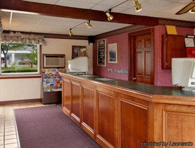 Super 8 Beachfront By Wyndham Mackinaw City, Mi Interior photo